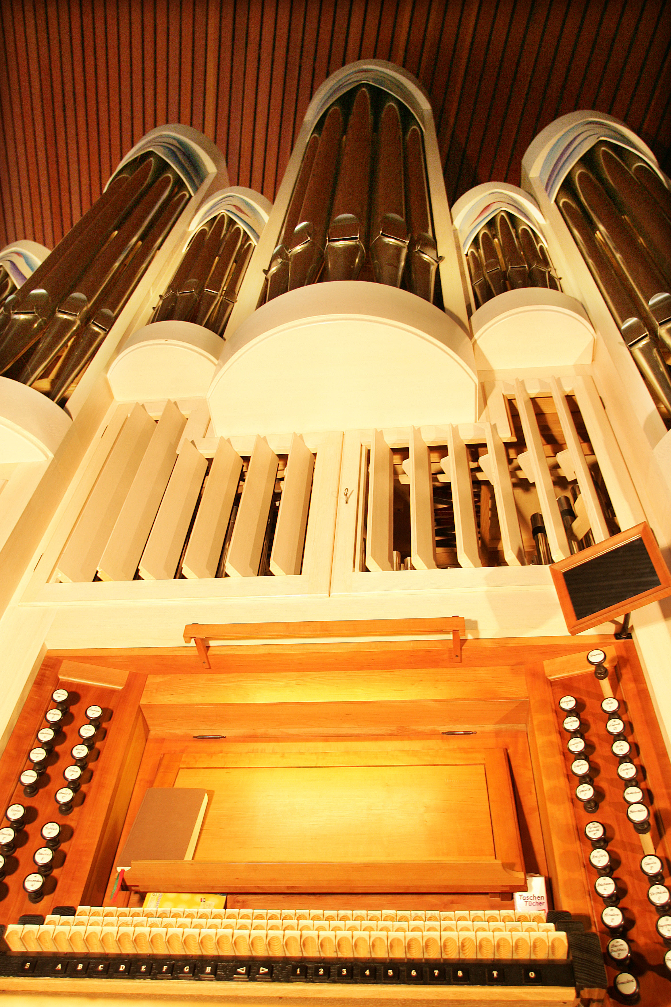 Backnang, Orgel in der Christkönigkirche, 2-5-2007, Foto: Andrea Wahl